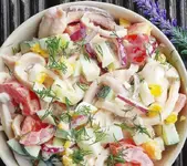 Салат с кальмаром.webp