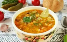 Постный рассольник с перловкой без масла.webp
