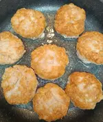Котлетки из индейки в грибном соусе.webp