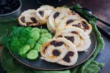 Куриный рулет с черносливом.webp
