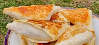 Треугольнички из лаваша с сыром и помидорами.webp