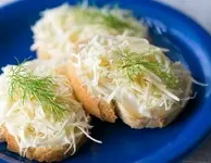 Бутерброд с сыром майонезом и чесноком.webp