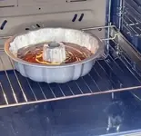 Выпекайте при температуре 180°C примерно 30 минут или до золотистой корочки (проверьте готовн...webp